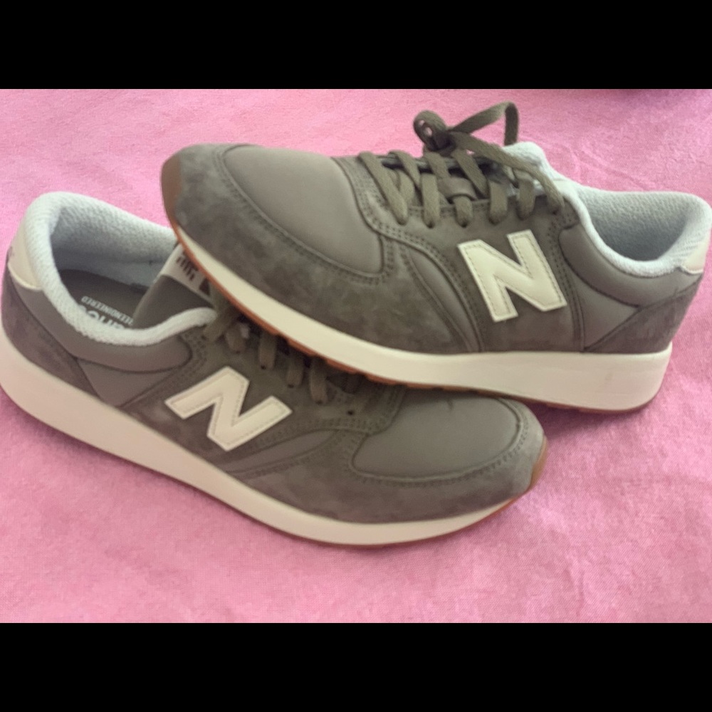 New Balance 420 Shoes